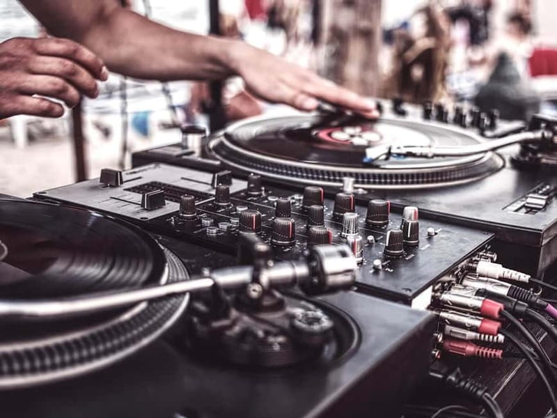 DJ for a Day: Learn to Mix Like a Pro in Berlin - Why the small group matters