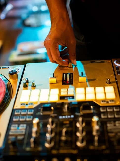 DJ for a Day: Learn to Mix Like a Pro in Berlin - Scratching, mixing, and making a mistake safely