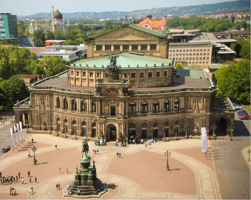 Dresden: 1.5-Hour Comedy Bus Tour in German - Comedy, anecdotes, and a little Saxon language