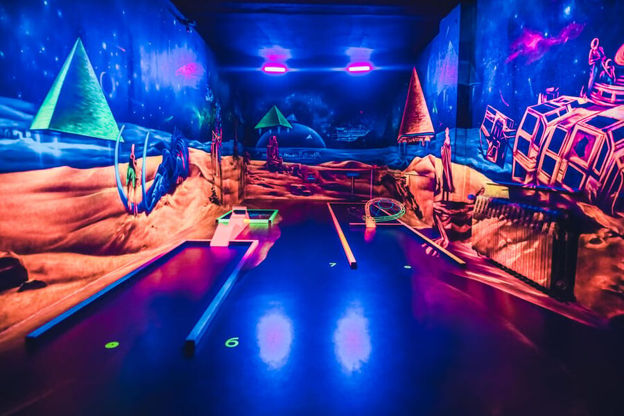 Dresden: 3D black light minigolf in the Barock Eventpark - Why this Dresden mini golf feels different