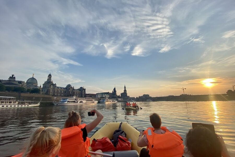 Dresden: Bootstour mit dem Schlauchboot Loschwitz - Radebeul - Who Will Enjoy This Paddle Most