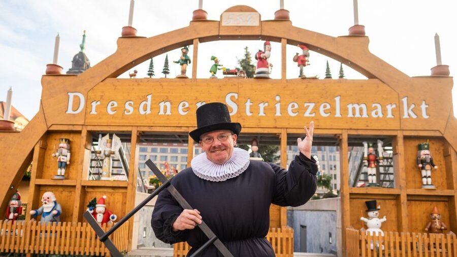 Dresden: Christmas Sightseeing Tour with a 'Pflaumentoffel' - Who should book this Dresden Christmas experience