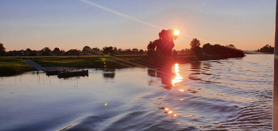 Dresden: Evening River Cruise with Dinner - Pillnitz Palace and the riverside palaces