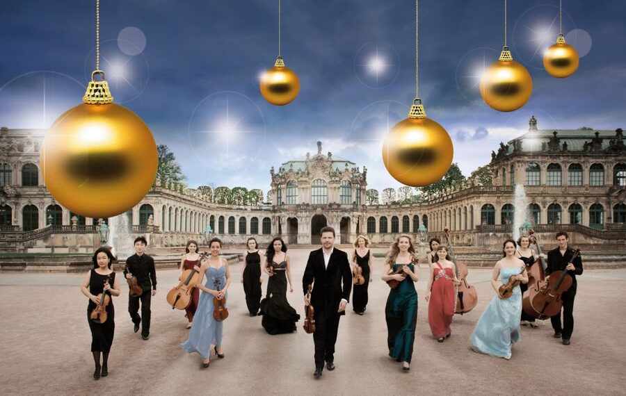 Dresden: Festive Christmas Concert in the Zwinger - Reaching the Wallpavillon from Theaterplatz