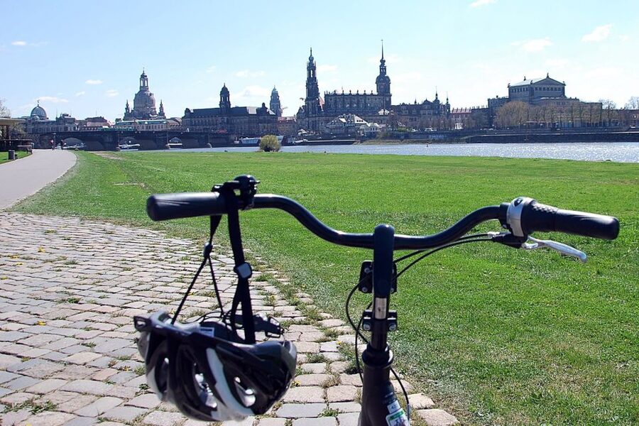 Dresden: Guided City Tour by Bike - Starting beneath the Frauenkirche