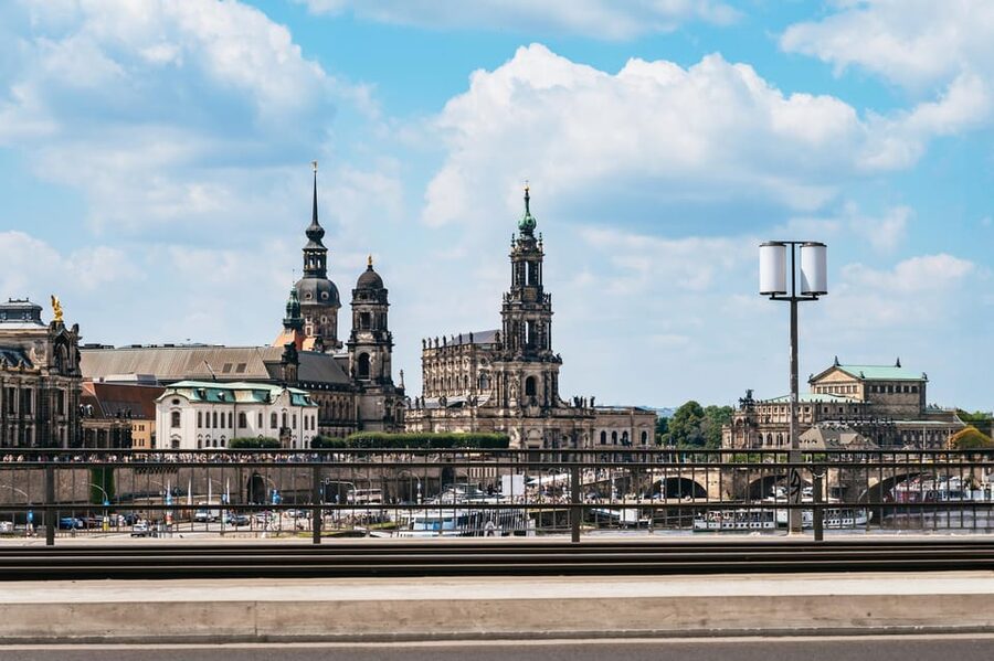 Dresden: Guided Sightseeing Tour in Classic Trabi Car - Yenidze and the return through Dresden-Neustadt