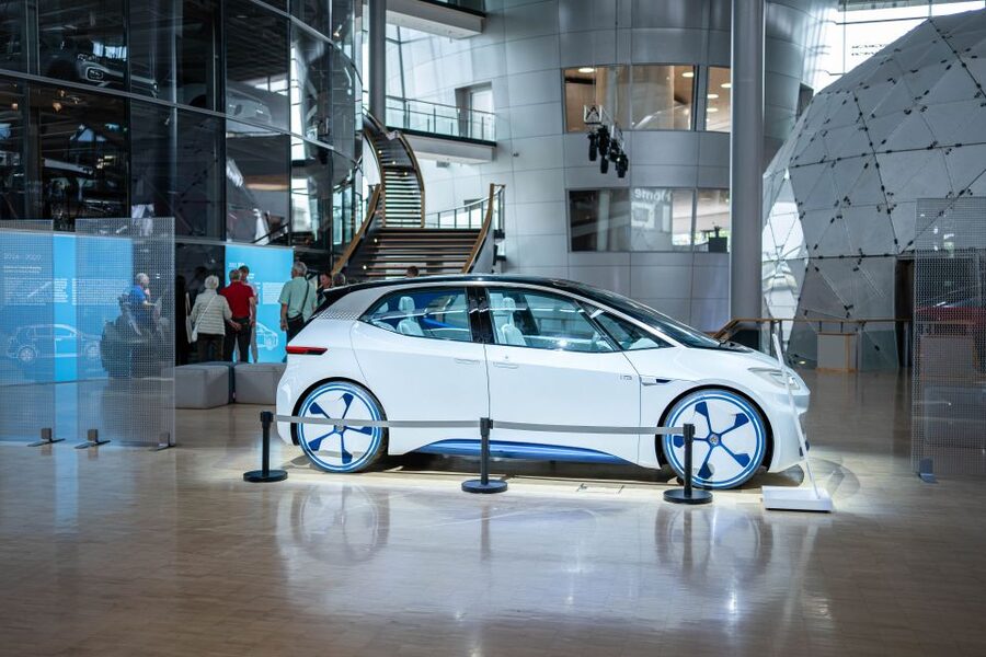 Dresden: Guided tour VW factory , test drive & food - What the three-hour VW visit is really about