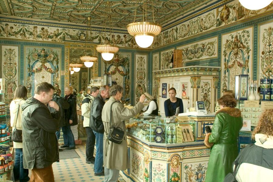 Dresden Neustadt: Scavenger Hunt Self Guided Tour - Pfunds Molkerei and the Kunsthofpassage