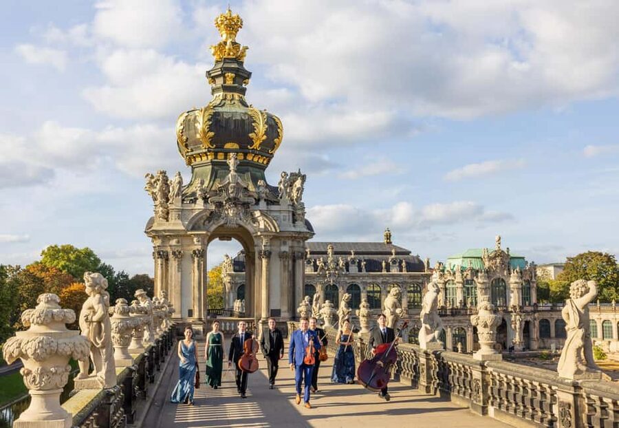 Dresden: New Year's Eve Concert at the Zwinger - Arriving at the Wallpavillon from Theaterplatz