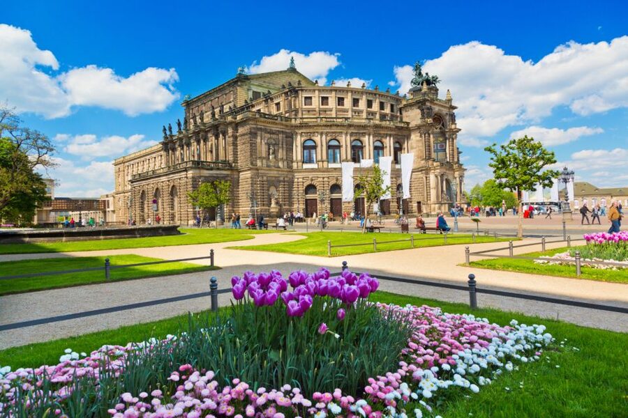 Dresden: Old Town Self-Guided Scavenger Hunt Tour - A self-guided format with real freedom