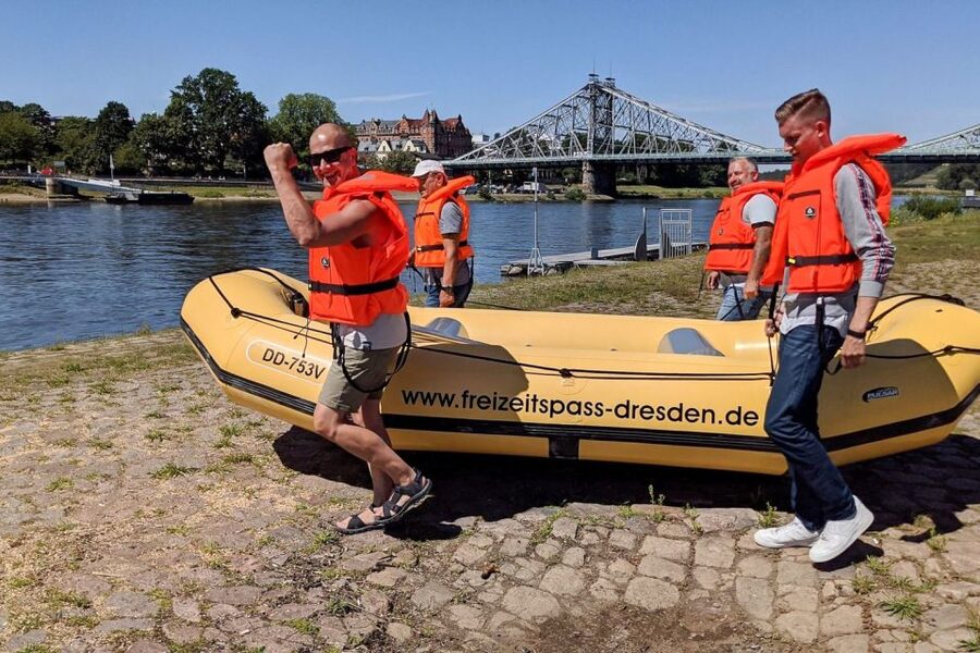 Dresden: Private Inflatable Boat Tour with Beer Garden Stop - The beer garden break along the river