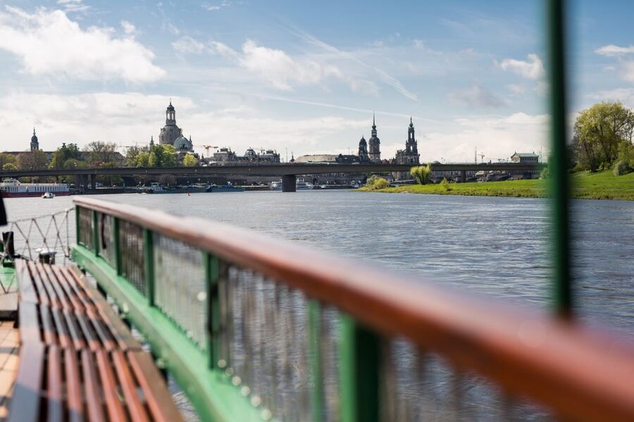 Dresden: River Sightseeing Boat Cruise - Albrechtsberg, Eckberg, and Lingner palaces