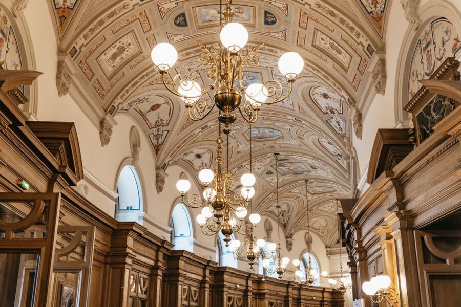 Dresden: Semperoper Tickets and Guided Tour - Crowds and group size can change the experience