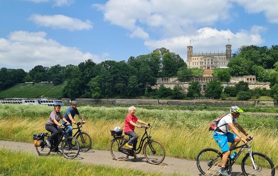 Dresden Sightseeing per Rad mit Guide, Prosecco, Eierschecke - Why a bicycle is a smart way to see Dresden
