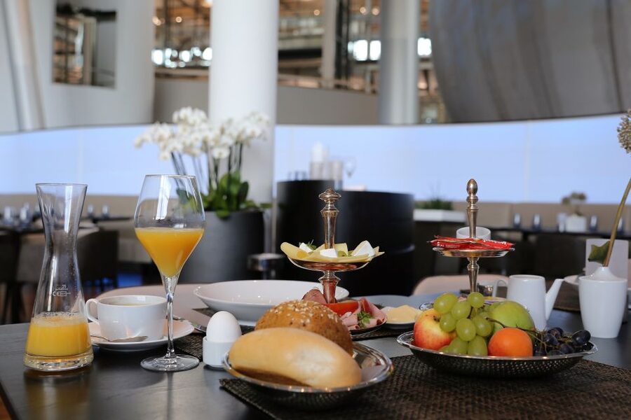 Dresden: Tour of VW's Transparent Factory with breakfast - Breakfast beneath the glass roof