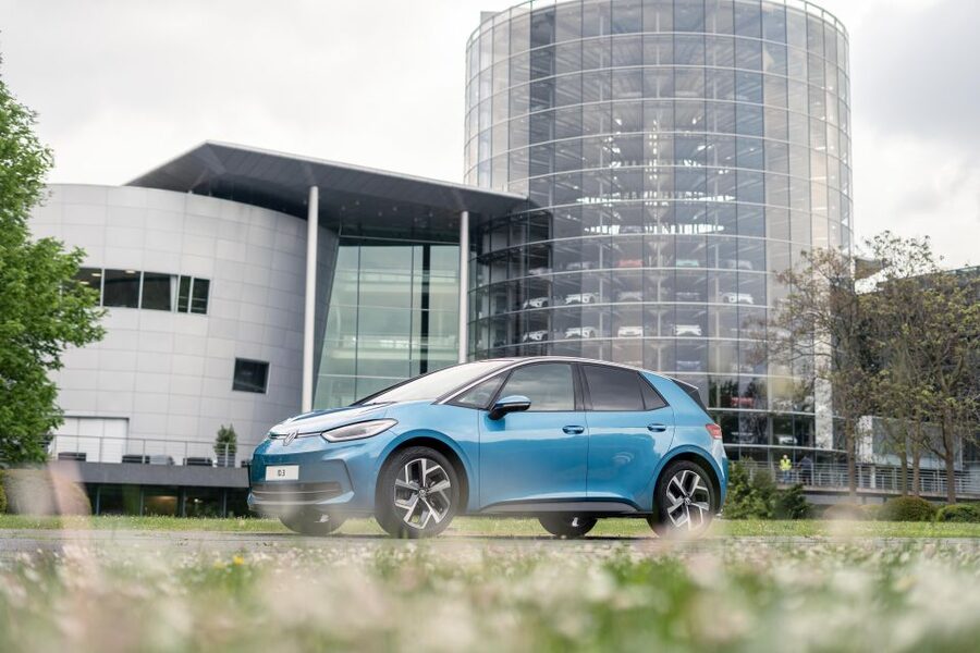 Dresden: Tour of VW's Transparent Factory with breakfast - When the assembly area is actually working