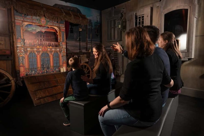 Dresden: Virtual Reality Time Travel Experience Ticket - Meeting the jugglers in the suburb