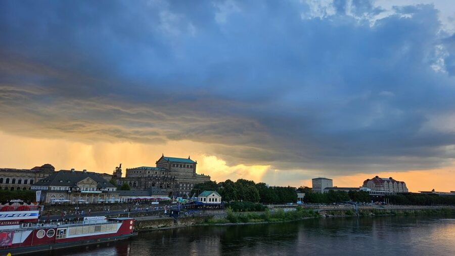 Dresden with a touch of Xmas: English small group tour - A medieval market at the Royal Stables