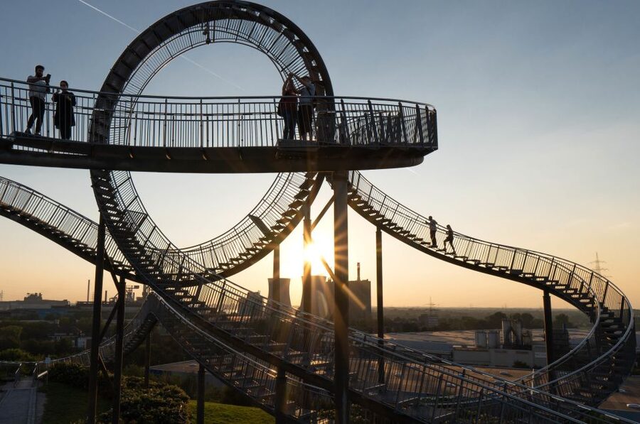 Duisburg: Guided Evening Tour at "Tiger and Turtle" - Walking a roller coaster at human speed