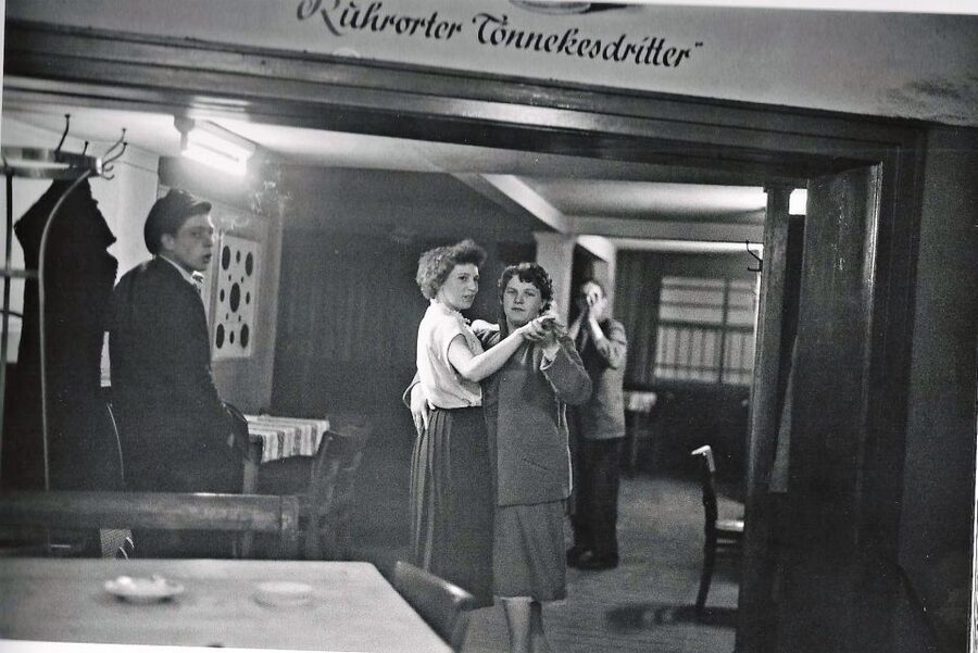 Duisburg-Ruhrot: Historic Harbor Pub Tour - Finding the Schimanski connection at Zum Anker