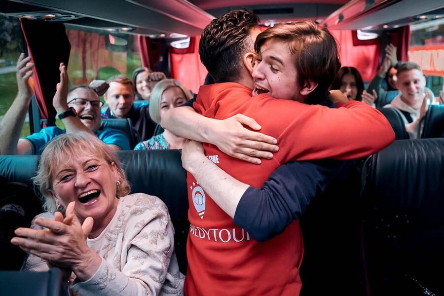 Düsseldorf: 1.5-Hour Comedy Bus Tour - The small group changes the mood