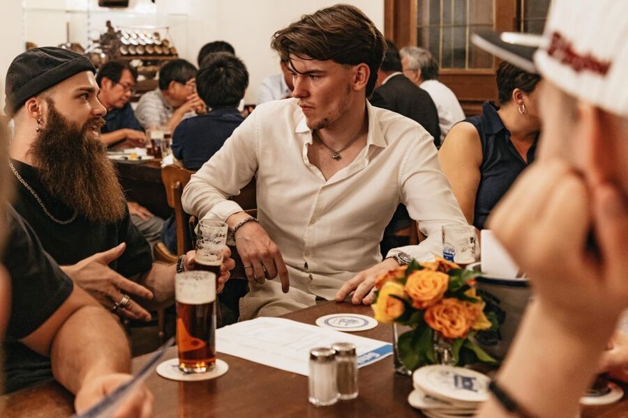 Düsseldorf: Altbier-Safari Beer Walking Tour - What the guides add to the experience