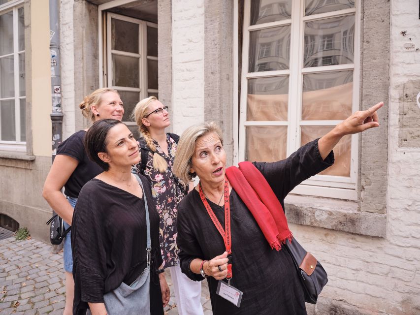Düsseldorf: Altstadt Guided Tour - Burgplatz, Schlossturm, and a vanished castle