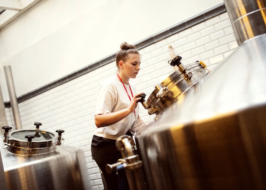 Düsseldorf: Brewery Tour with Alt Beer Tastings - The guides make the biggest difference