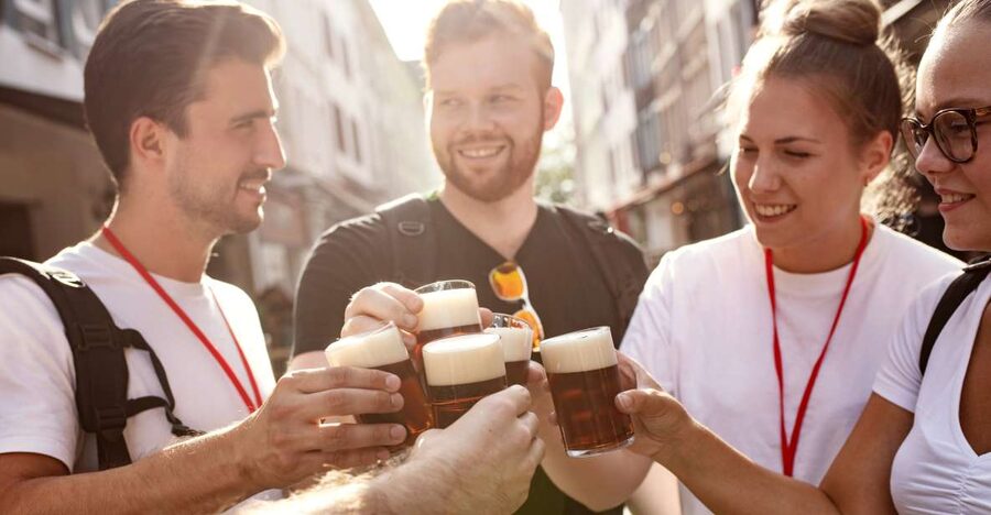 Düsseldorf: Brewery Tour with Alt Beer Tastings - Group size, pace, and the social side