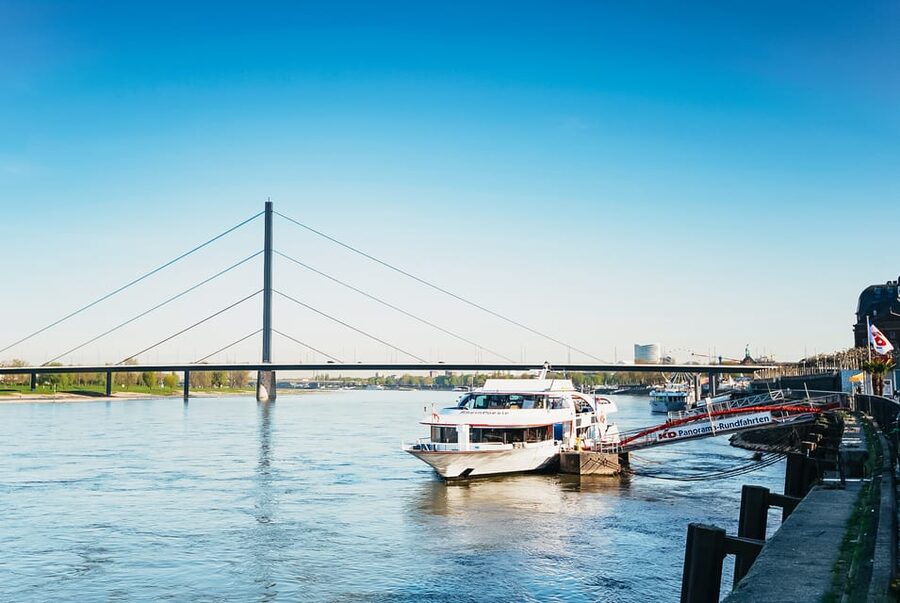 Düsseldorf: City Sightseeing Cruise on the Rhine - Commentary in English and German