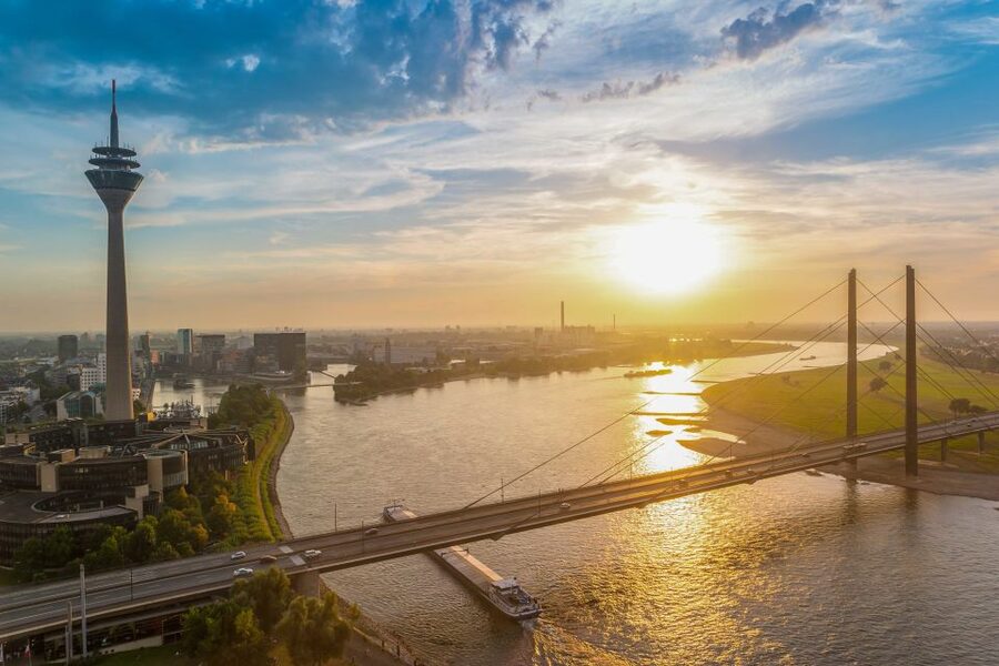 Düsseldorf: Classic City Segway Tour - Riding through the world’s longest bar