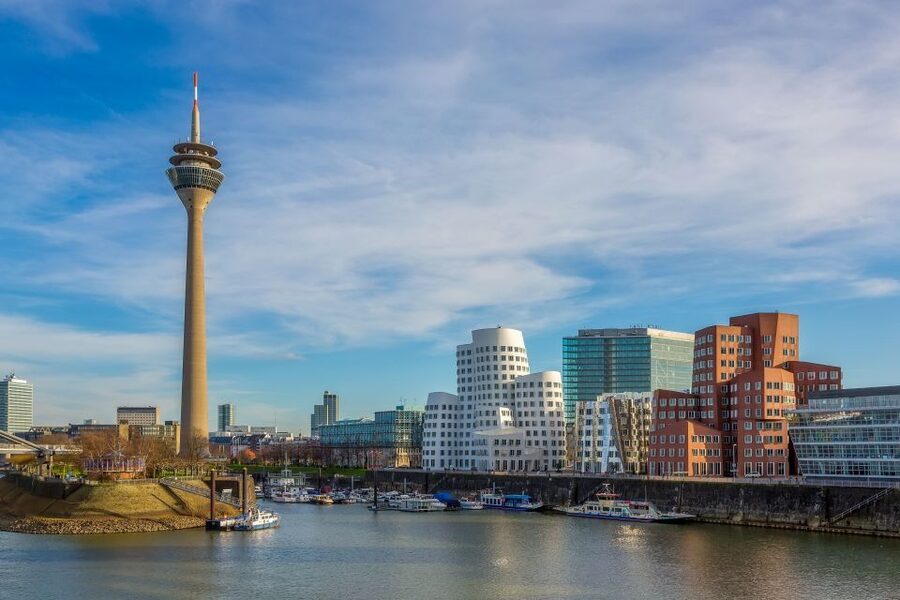 Düsseldorf: Classic City Segway Tour - Burgplatz and the Rhine promenade