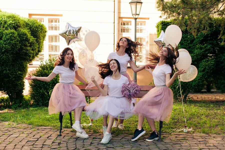 Düsseldorf: Girls-only-tour with shots, party, fun & games - A party route through Düsseldorf’s Old Town