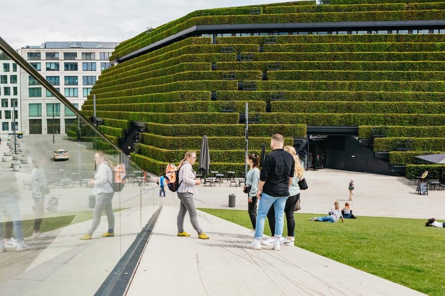 Düsseldorf: Guided City Architecture Walking Tour - Starting at Mannesmannufer and moving toward Königsallee