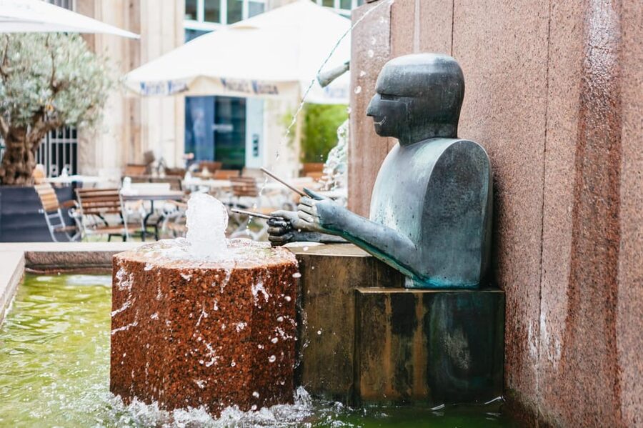 Düsseldorf: Guided City Architecture Walking Tour - Finishing in Ehrenhof with Wilhelm Kreis and modern design
