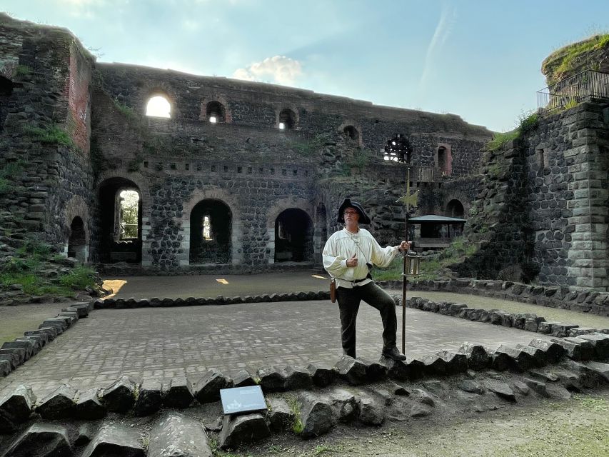 Düsseldorf: Guided Night Watchman Tour through Kaiserswerth - Klemens Bridge and the evening route