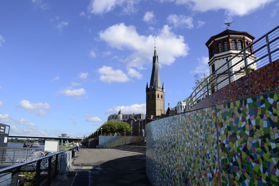Düsseldorf: Guided Old Town Tour with Beer Break - Local advice for dinner, dancing, and your evening