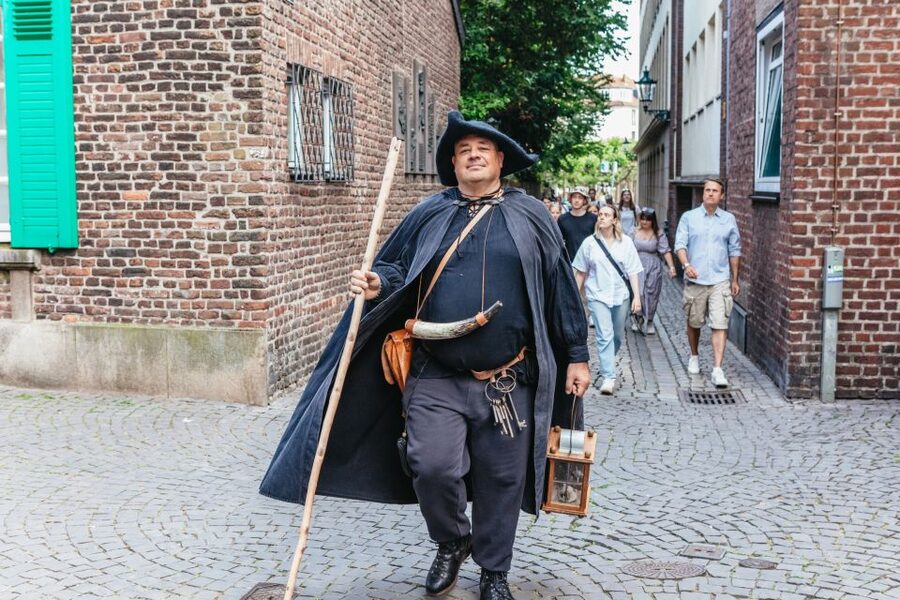 Düsseldorf: Guided Tour with a Night Watchman - Booking value, timing, and a few practical cautions
