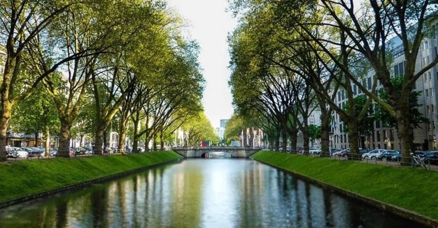 Dusseldorf : Highlights Walking tour with A Guide - Rhine views and the route’s unclear place names