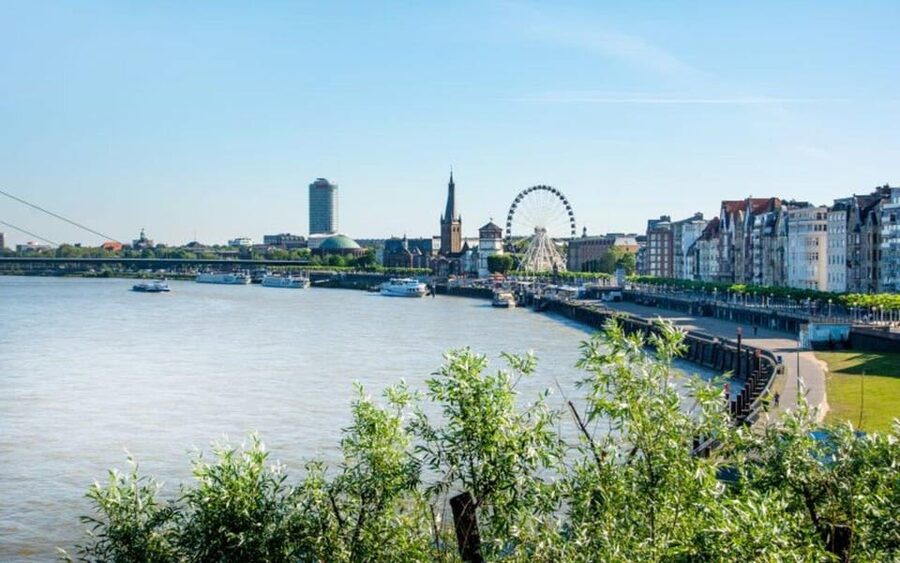 Düsseldorf: In a nutshell - the 60 minutes tour - Starting beside Brewery Uerige in the old town