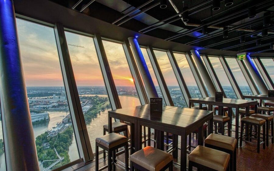 Düsseldorf: Media Harbor and Rhinetower - A guide who keeps the tour moving