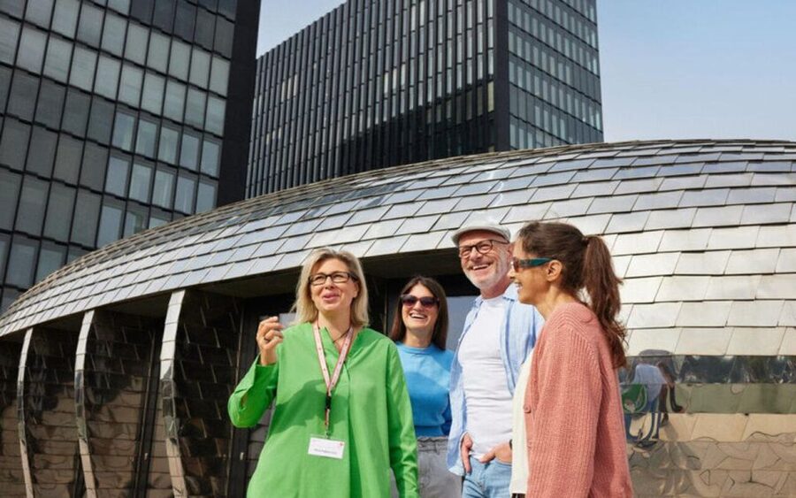 Düsseldorf: MedienHafen Tour - The Landtag and its open design