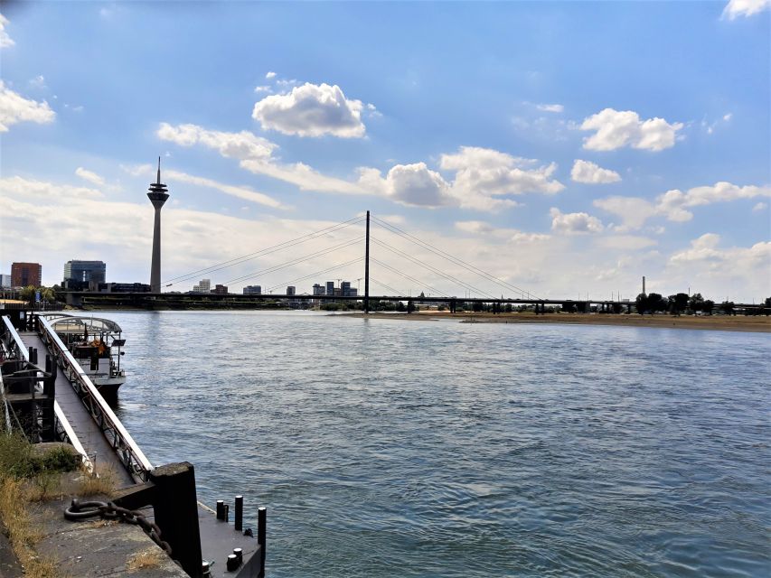 Dusseldorf: Old Town & Altbier Tour - Guides, language, and group feel