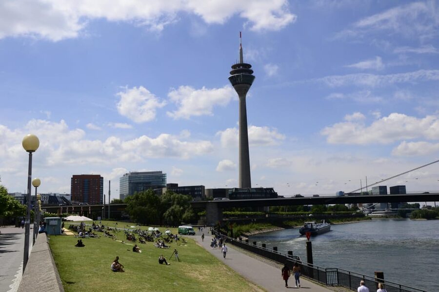 Düsseldorf: Old town and banks of Rhine - heart and lifeline - Why this Düsseldorf walk works well
