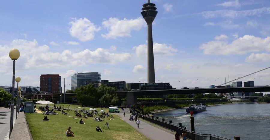 Düsseldorf: Old town and banks of Rhine - heart and lifeline - From luxury boulevard to Düsseldorf’s old town