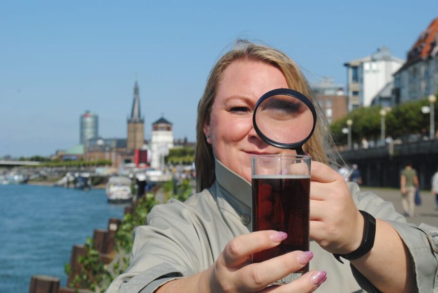Düsseldorf: Old Town Interactive Crime Tour with actor - Following clues through the Old Town