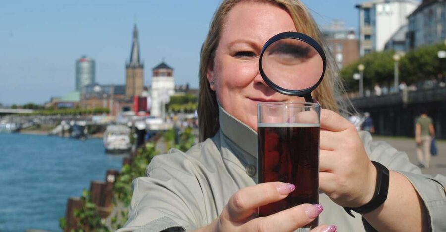 Düsseldorf: Old Town Interactive Crime Tour with actor - How the actor-guide changes the experience