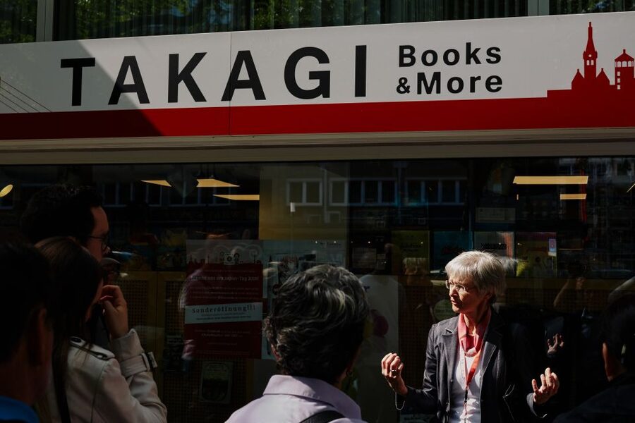 Düsseldorf: Sushi, Sake & Japanese Lifestyle Tour - Japanese bakeries and bookshops