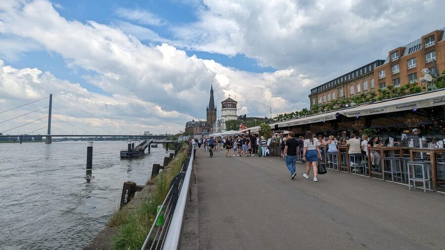 Düsseldorf: Tipping based - Old Town Walking Tour - Starting beside Königsallee and the Cartier shop