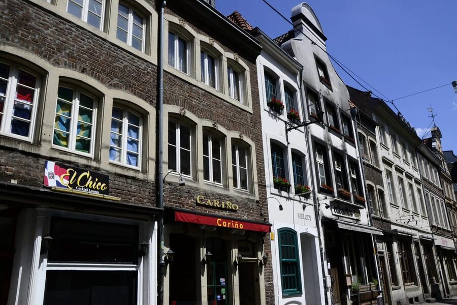 Düsseldorf: Tipping based - Old Town Walking Tour - Understanding why Altbier matters
